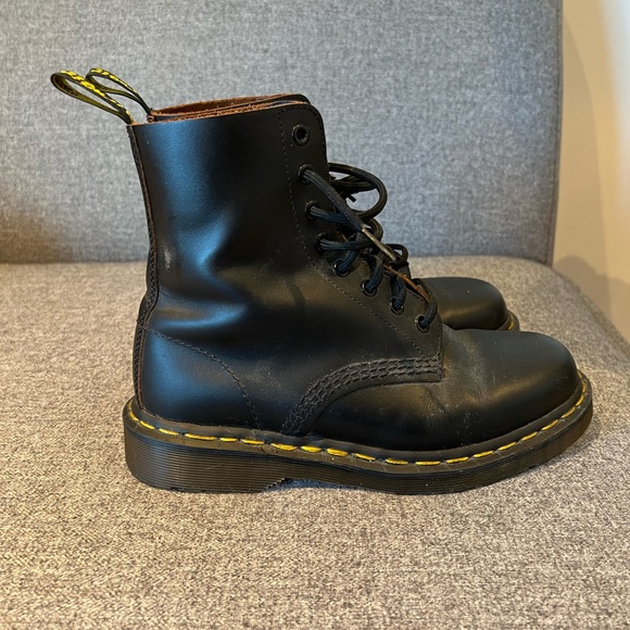 COPY - Dr. Martens boots

1460 VINTAGE MADE IN ENGLAND LACE UP BOOTS Black size… main image 8